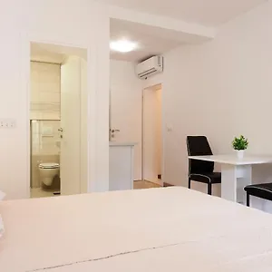 https://utan.hotels-in-trogir.com