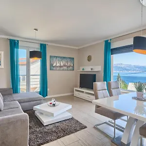 https://apartments-4-friends-apartment-moni.hotels-in-trogir.com
